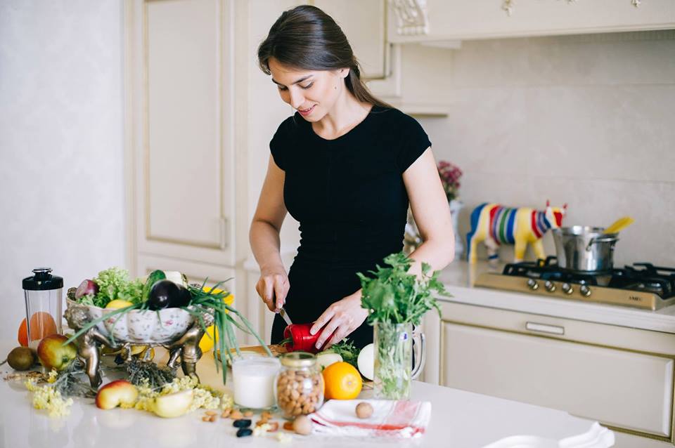 Balanced meal bowl and ingredients on tropical table